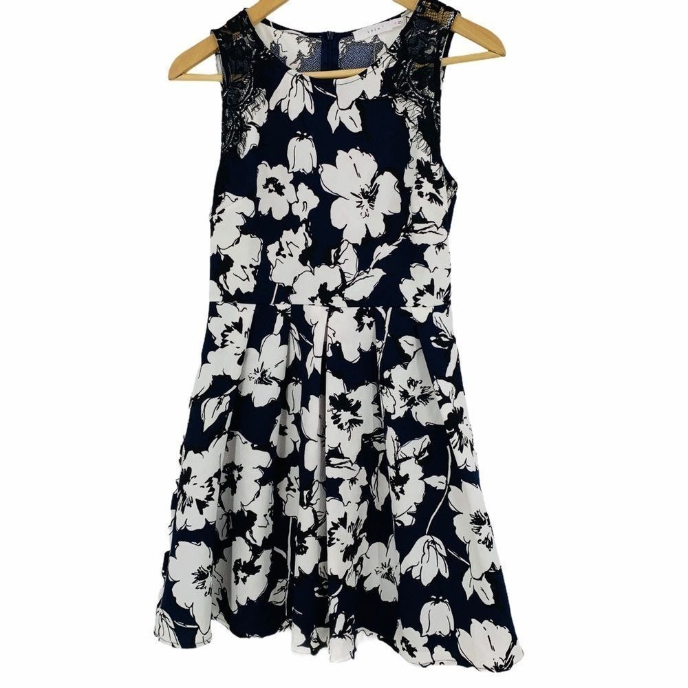 Lush small dress skater 9282  fit and flare sleeve